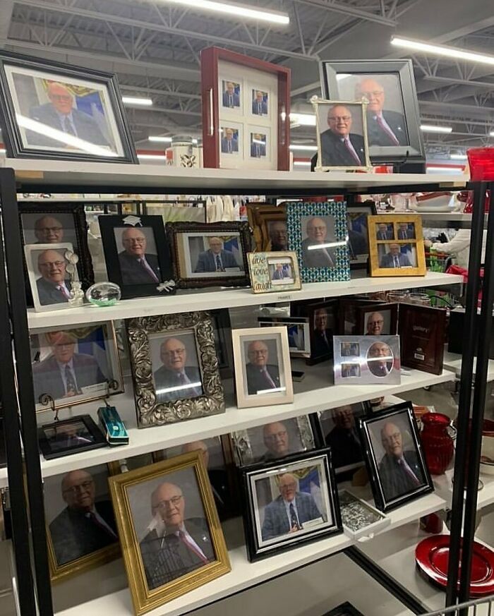 Alguien se divirtió mucho en esta tienda de segunda mano