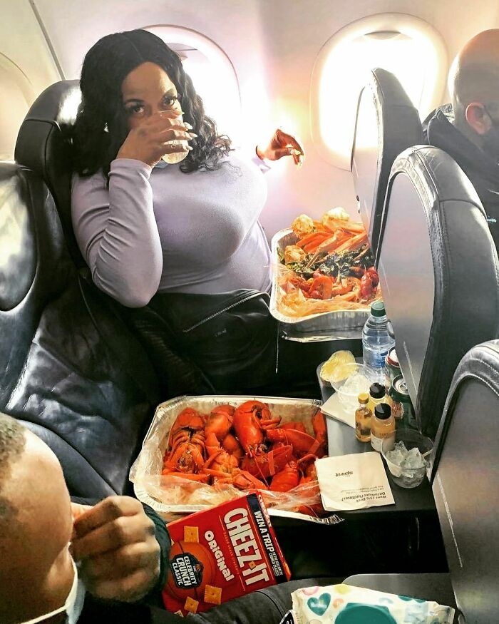 This Instagram Gathers Bizarre Images That Prove Passengers From Hell Exist (35 New Pics)