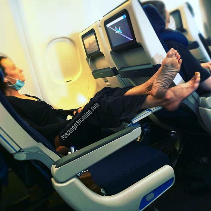 Bizarre-Rude-Flight-Passengers-Shaming