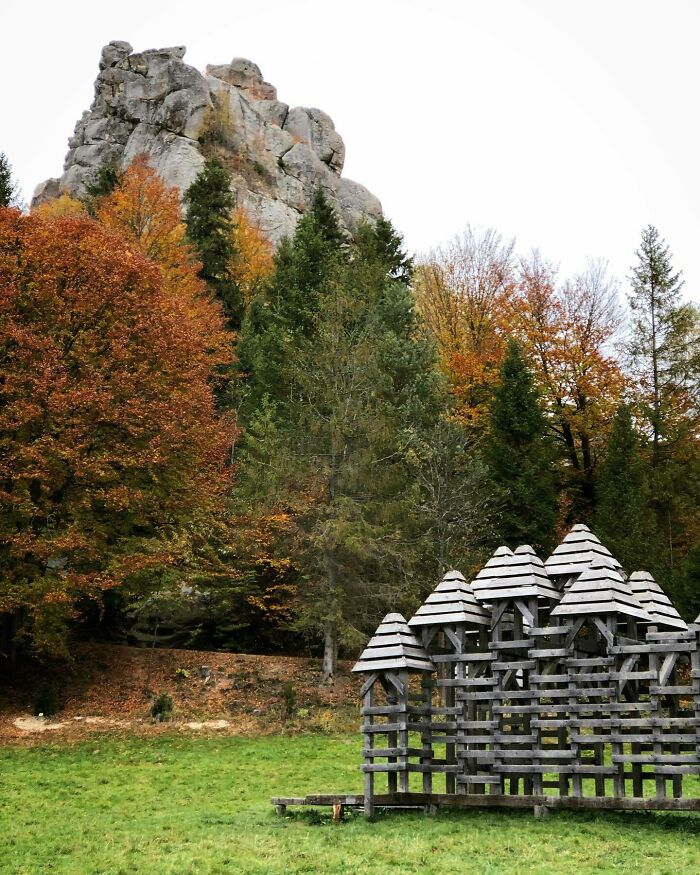 Two Times When It Is Most Worthwhile To Go To Tustan - In Early August, When The Knights' Festival Is Held, And In October, When The Forests Around Are Covered With Color