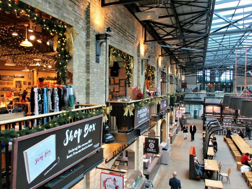 I Take Photos Of Winnipeg, Capturing Old With The New