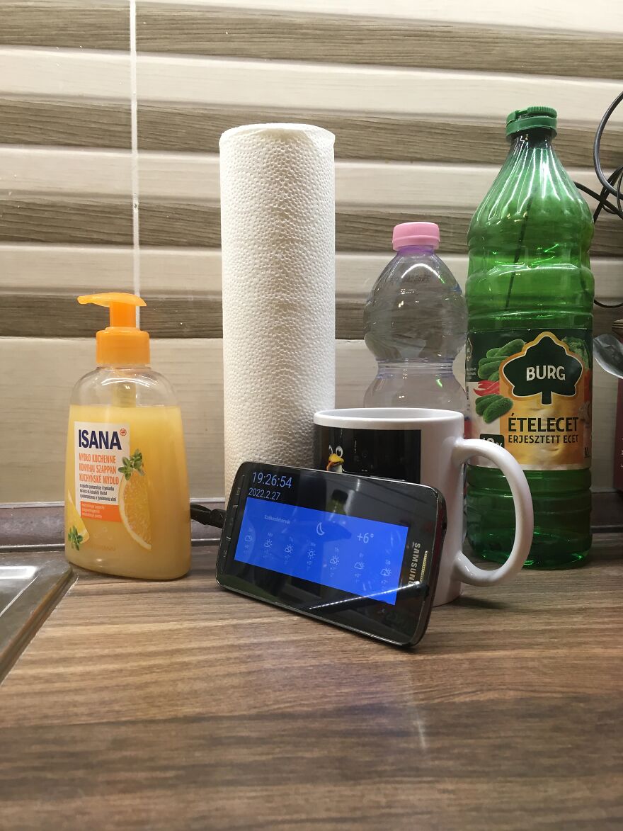 I Made An App To Re-Use Old Phones/Tablets As Information Displays I Made An App To Re-Use Old Phones/Tablets As Information Displays