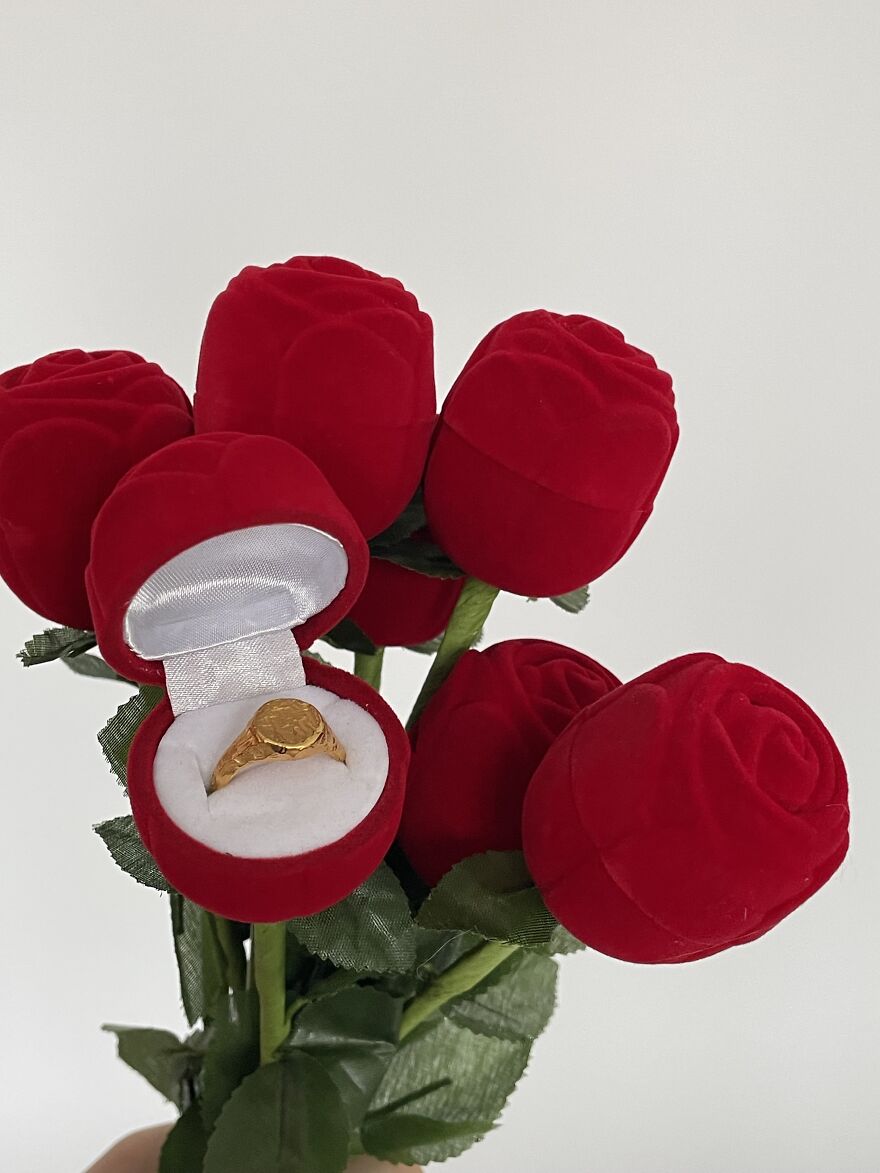 I've Packed My Jewelry Into Roses And Sold Them In The Soviet Flower Market (14 Pics)