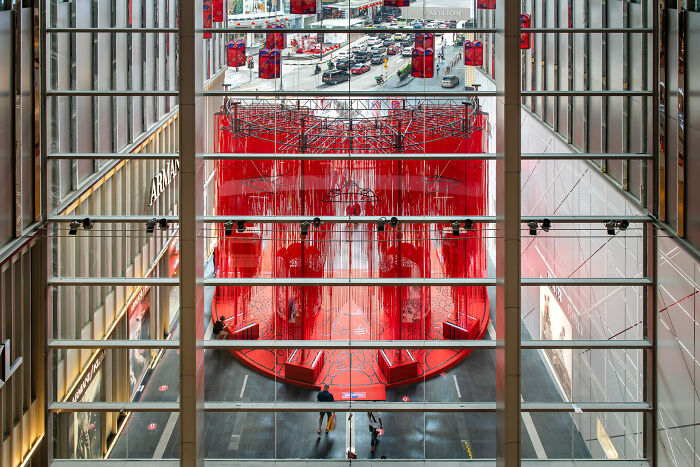 "Memory Veil": 10,000 Strands Of Red String Beads Art Installation (20 Pics) "Memory Veil": 10,000 Strands Of Red String Beads Art Installation (20 Pics)