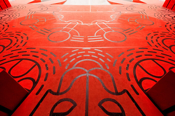 "Memory Veil": 10,000 Strands Of Red String Beads Art Installation (20 Pics) "Memory Veil": 10,000 Strands Of Red String Beads Art Installation (20 Pics)