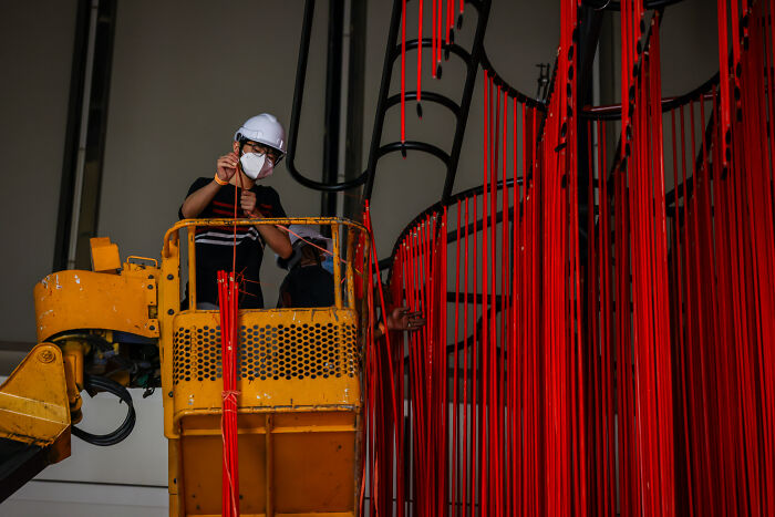 "Memory Veil": 10,000 Strands Of Red String Beads Art Installation (20 Pics) "Memory Veil": 10,000 Strands Of Red String Beads Art Installation (20 Pics)