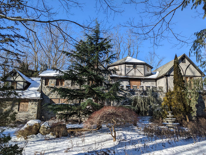 I Discovered An Abandoned $2.5 Million Mansion That Was Burned In A Fire With Everything Left Behind (22 Pics)