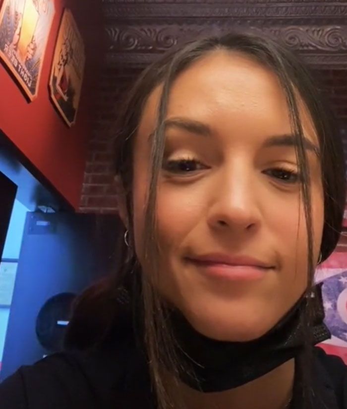 'Pet Peeves As A Server': Restaurant Employees Reveal What Annoys Them The Most 'Pet Peeves As A Server': Restaurant Employees Reveal What Annoys Them The Most