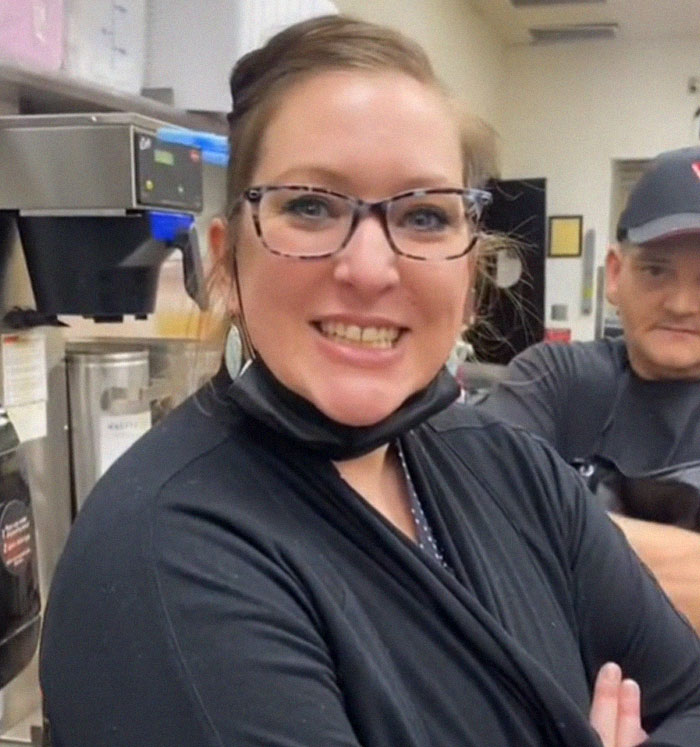 'Pet Peeves As A Server': Restaurant Employees Reveal What Annoys Them The Most 'Pet Peeves As A Server': Restaurant Employees Reveal What Annoys Them The Most