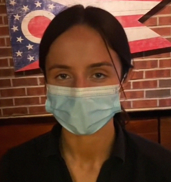 'Pet Peeves As A Server': Restaurant Employees Reveal What Annoys Them The Most 'Pet Peeves As A Server': Restaurant Employees Reveal What Annoys Them The Most