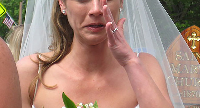 This Woman Breaks Up With Her Fianc&eacute; Because He&rsquo;s In Love With Her Sister, Finds Out That Her Mom Wants To Attend Their Wedding 