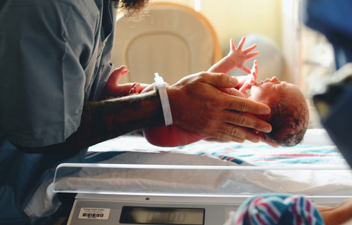 30 Mothers Who Regret Giving Birth Share Why