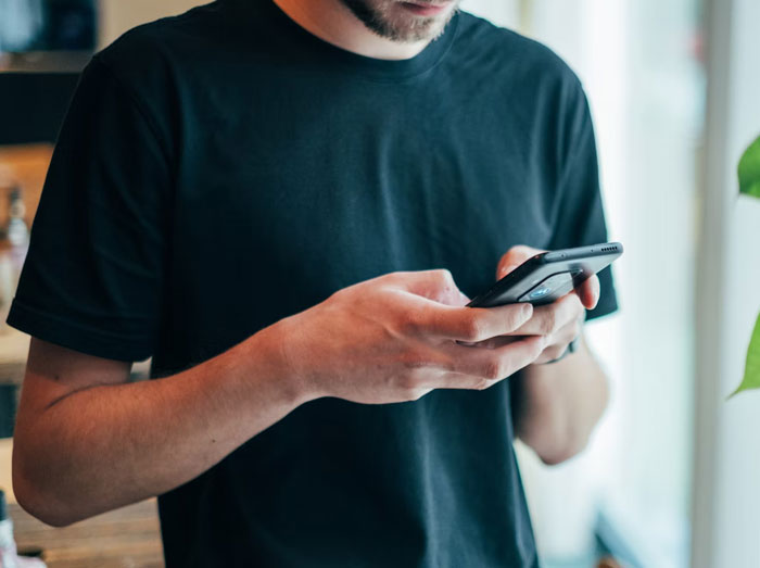 30 People Share Their Heartbreaking Love Bombing Experiences So That You Know What Red Flags To Look Out For