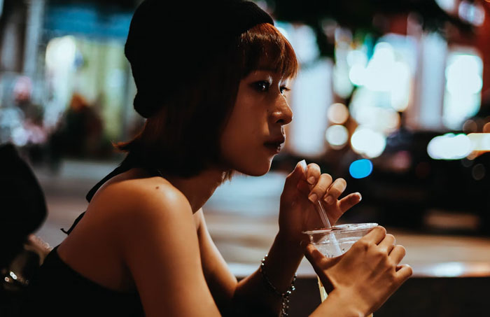 30 People Share Their Heartbreaking Love Bombing Experiences So That You Know What Red Flags To Look Out For