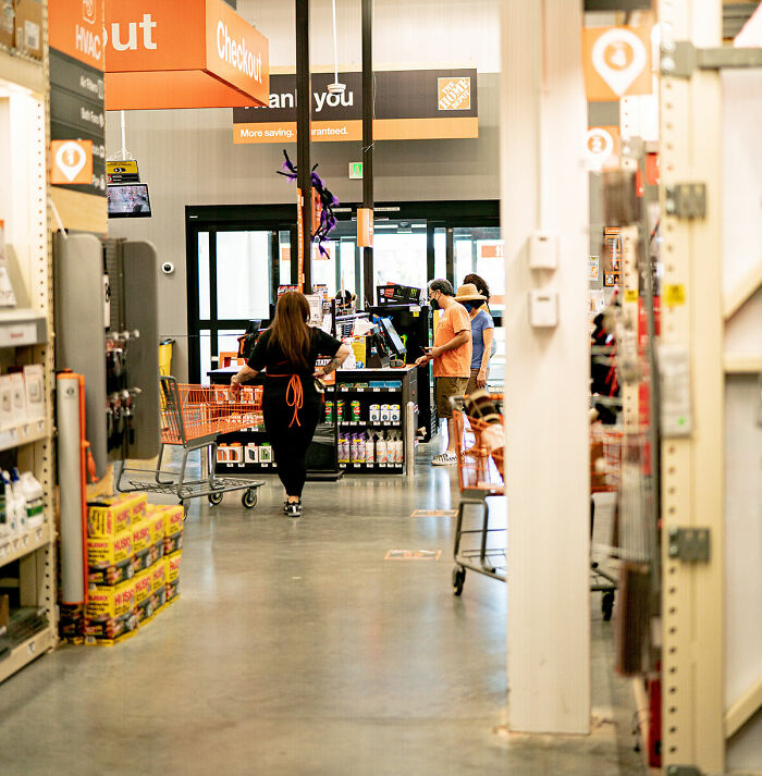 Employee Quits, Gets A Text From Manager Saying "We Will See How Long You Can Take Care Of Your Lovechild Without Us", Drama Ensues