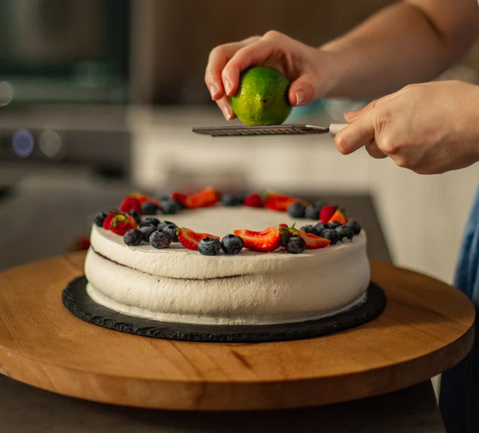 &lsquo;She Was Heartbroken&rsquo;: Parents Got Mad At The Relative Who Gave A 16 Y.O. $50 For The Cake She Baked