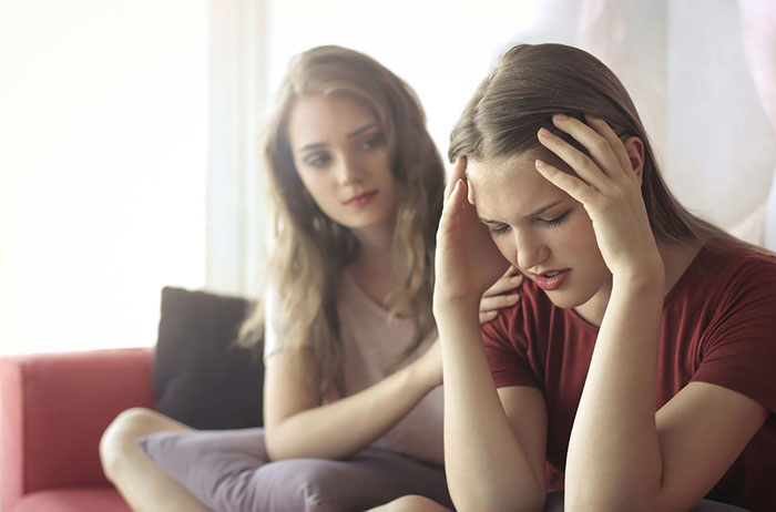 Ivy League Girlfriend Looks Down On Lower-Pay Workers, Gets Reminded How Privileged She Is By Partner And Causes A Scene