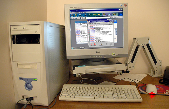 Person Asks “What’s So Ancient Only Internet Veterans Can Remember?”, 30 Folks Deliver