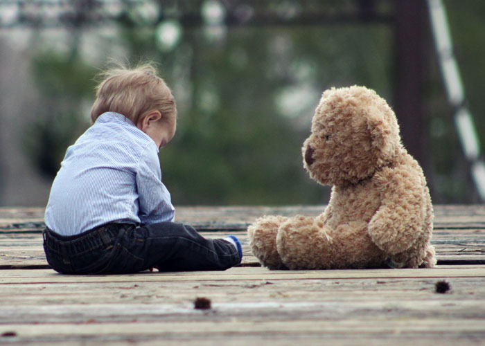 In A Heartwarming Moment, Ukrainian Boy Is Hugged By New Spanish Classmates On His First Day Of School