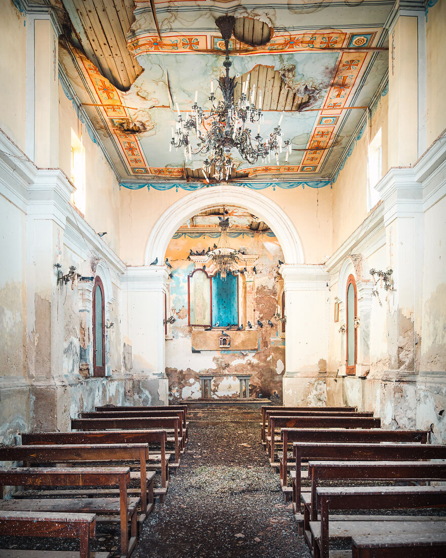 100 Photos Show The Decline Of The Church In Italy