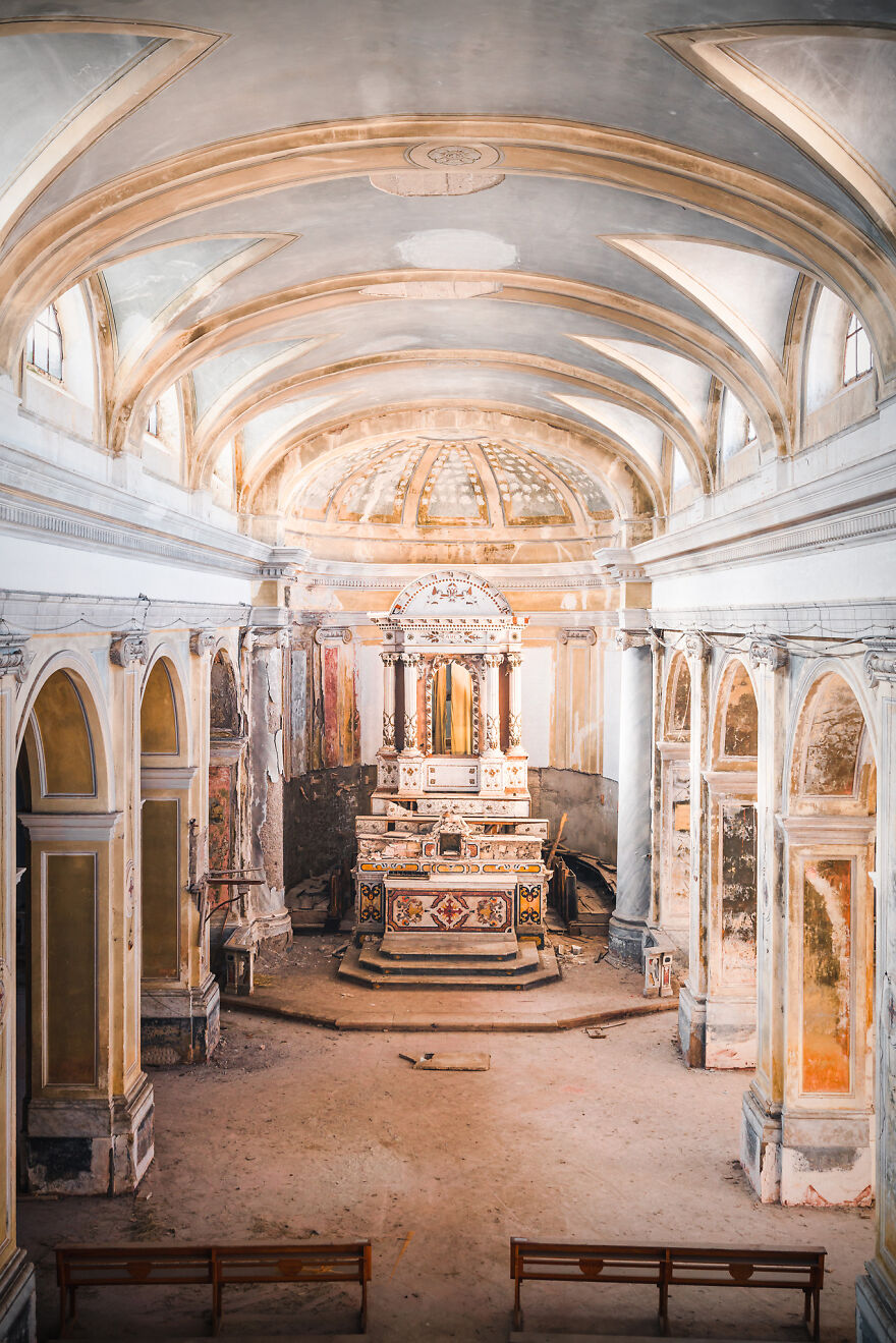 100 Photos Show The Decline Of The Church In Italy