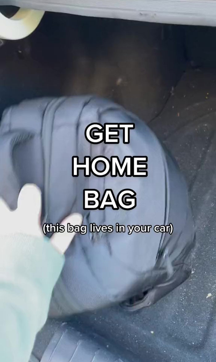 This Woman Has An Emergency “Get Home” Bag She Keeps In Her Car, And Here Are The 26 Items She Keeps Inside This Woman Has An Emergency “Get Home” Bag She Keeps In Her Car, And Here Are The 26 Items She Keeps Inside
