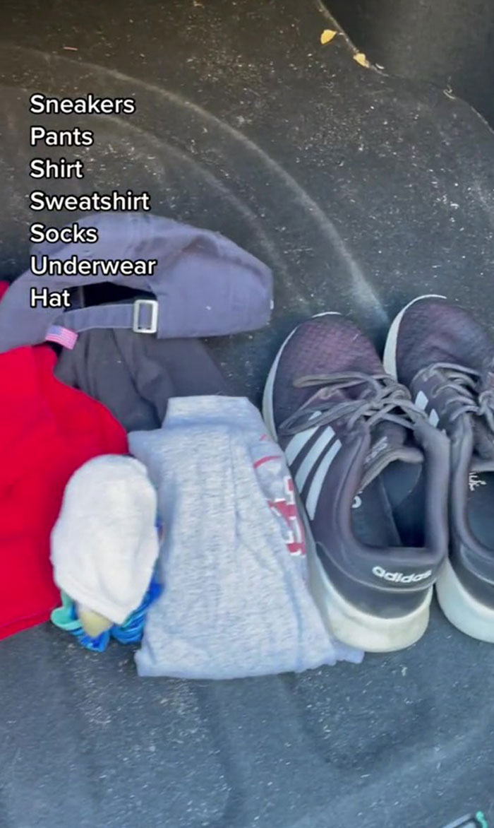 This Woman Has An Emergency “Get Home” Bag She Keeps In Her Car, And Here Are The 26 Items She Keeps Inside This Woman Has An Emergency “Get Home” Bag She Keeps In Her Car, And Here Are The 26 Items She Keeps Inside