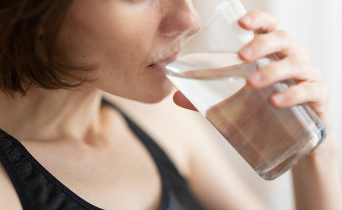 20 Mujeres comparten cosas anticuadas que la sociedad espera de ellas