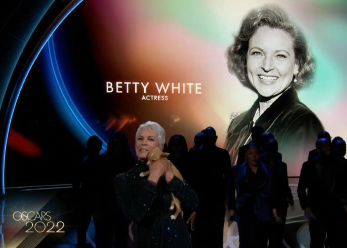 Puppy Named Mac N Cheese Wins Big At The Oscars As John Travolta Adopts Him After Betty White Tribute Puppy Named Mac N Cheese Wins Big At The Oscars As John Travolta Adopts Him After Betty White Tribute