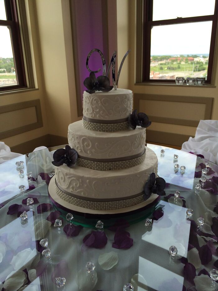 40 Ideas People Believe To Be Normal But Are Actually Propaganda Created By Corporations, According To Folks In This Online Group