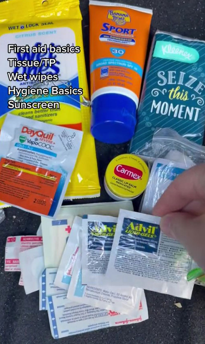 This Woman Has An Emergency “Get Home” Bag She Keeps In Her Car, And Here Are The 26 Items She Keeps Inside This Woman Has An Emergency “Get Home” Bag She Keeps In Her Car, And Here Are The 26 Items She Keeps Inside