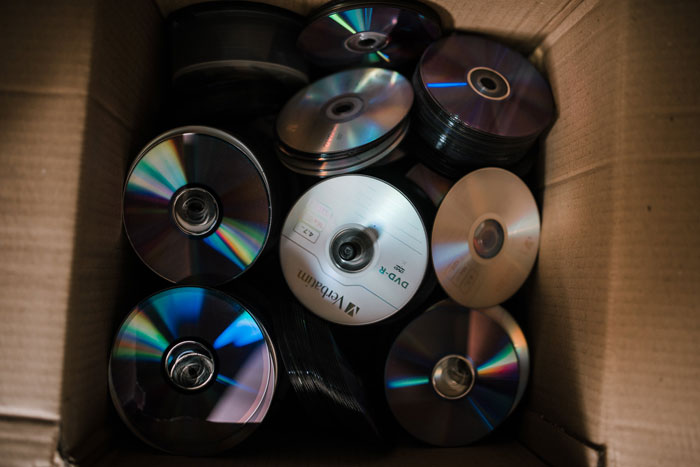 Person Asks “What’s So Ancient Only Internet Veterans Can Remember?”, 30 Folks Deliver