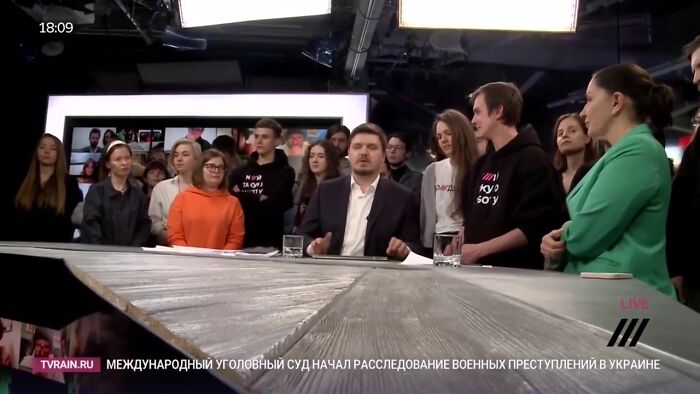 Independent Russian Broadcaster Walks Off Set After Government Passes Law That Imposes A 15-Year Jail Sentence For "Spreading False Information"