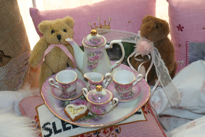 Person Asks “What’s Something You'd Love Getting As A Gift But No One Considers Giving You Because You're An Adult?”, 30 Folks Deliver