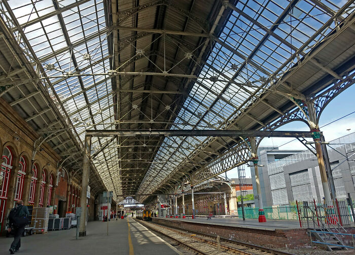 15 Hombres que protegieron a las mujeres fingiendo ser amigos de ellas