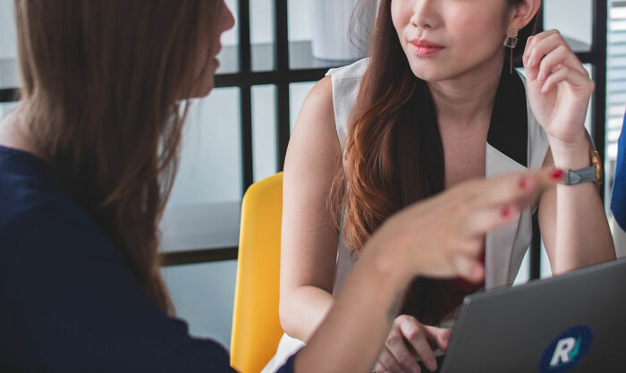 Someone Asked People To Share Red Flags From Employers That Potential Workers Might Not Immediately Spot, 30 Deliver