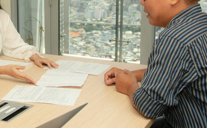 Someone Asked People To Share Red Flags From Employers That Potential Workers Might Not Immediately Spot, 30 Deliver