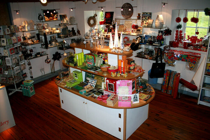 40 Ideas People Believe To Be Normal But Are Actually Propaganda Created By Corporations, According To Folks In This Online Group