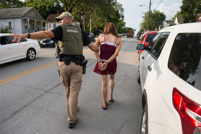 15 Hombres que protegieron a las mujeres fingiendo ser amigos de ellas