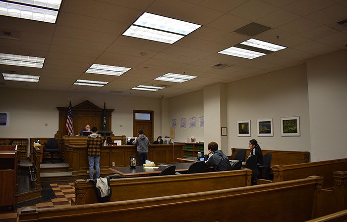 30 Mistakes Movies Make When Portraying Various Professions, As Shared By Folks In This Online Thread