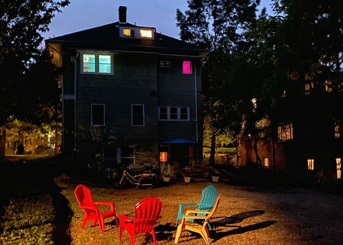 4 Madres solteras compran una casa y la transforman en el paraíso de la convivencia y los niños