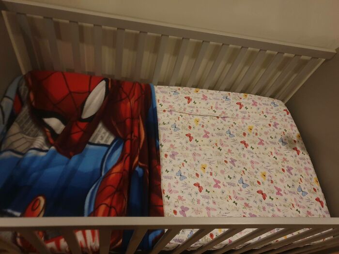 Me niego a comprarle a mi niña una manta "femenina" cuando me sobra una perfectamente buena de mi hijo