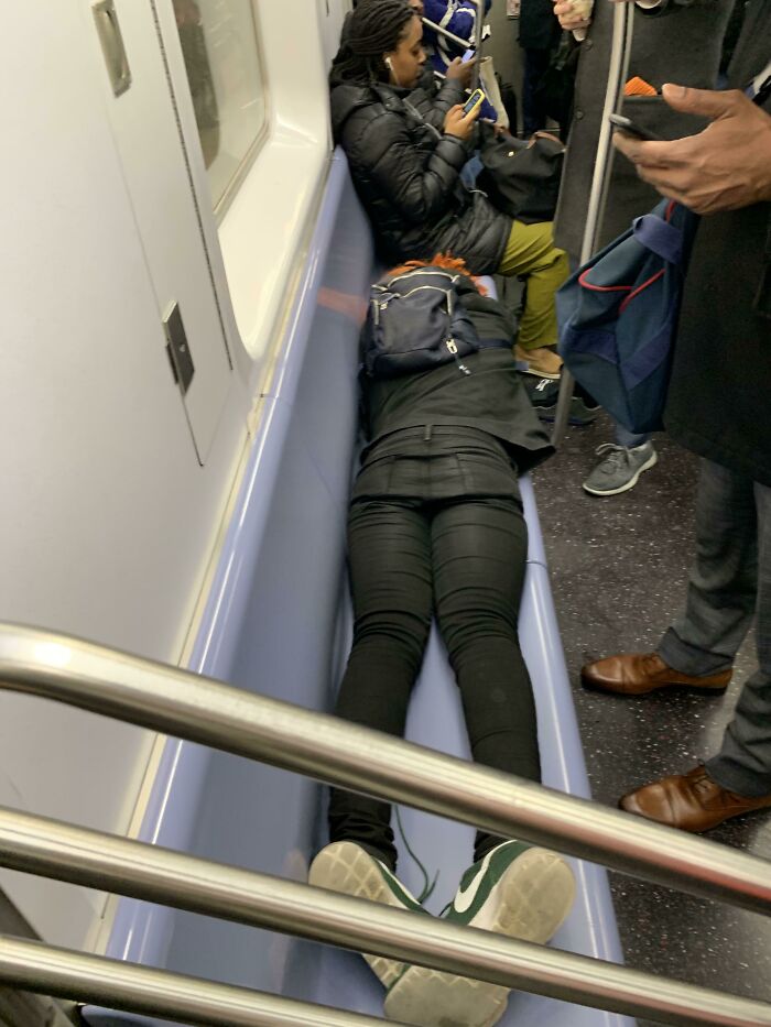 Ocupando todos los asientos en hora pico