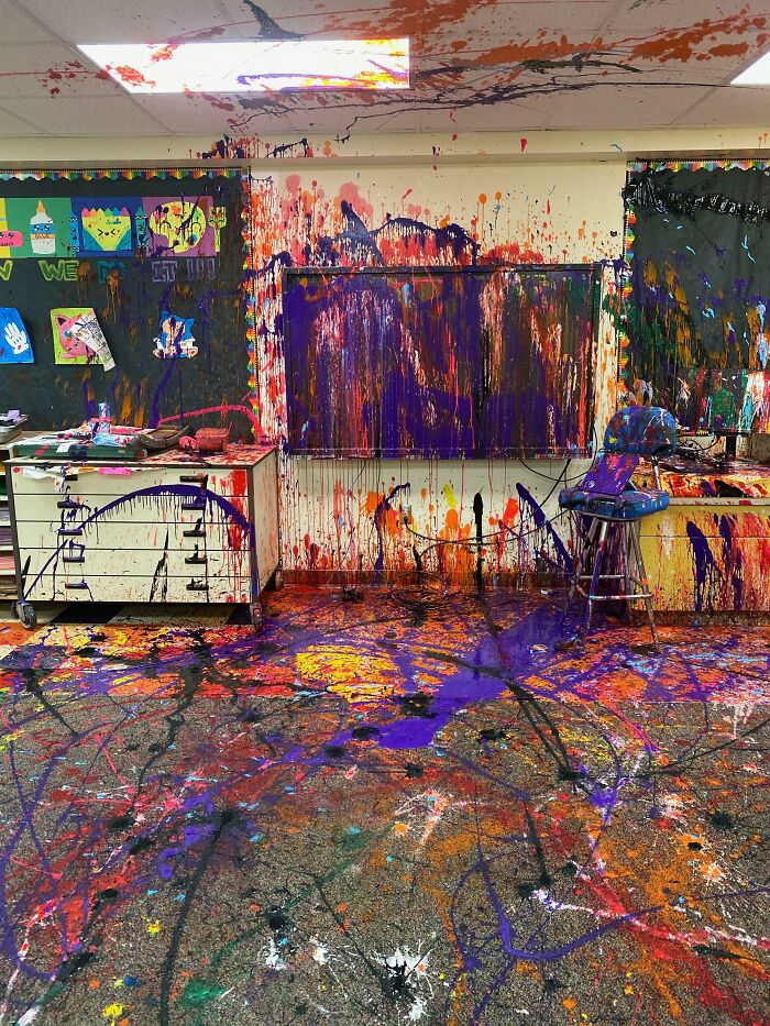 Alguien entró por la fuerza a una escuela en mi área. Hizo esto en varias aulas y también rompió unas computadoras