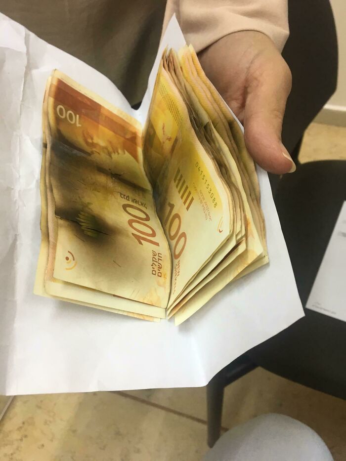 My Mom Works At The Bank, Today An Elderly Couple Gave Her Microwaved Money, Thinking It Will Clean It From Coronavirus