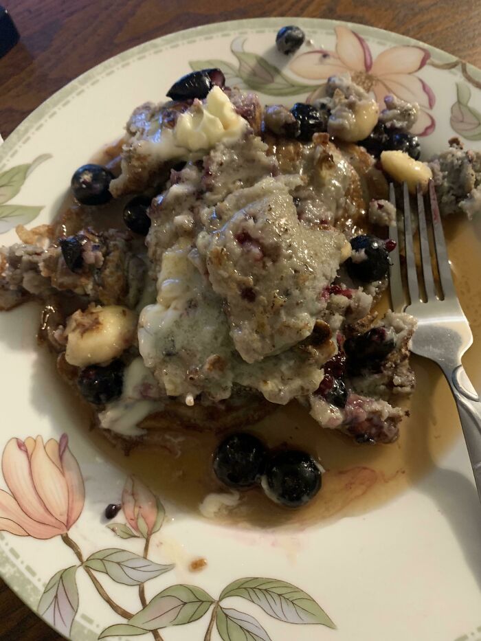 My Roommate Said She Knew How To Make Pancakes I Said I Wanted To Try Her Pancakes And This Is What I Got 