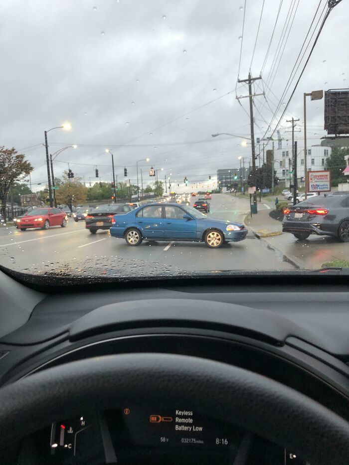 Woman Stops Traffic To Wait In Line At Dunkin’ Donuts