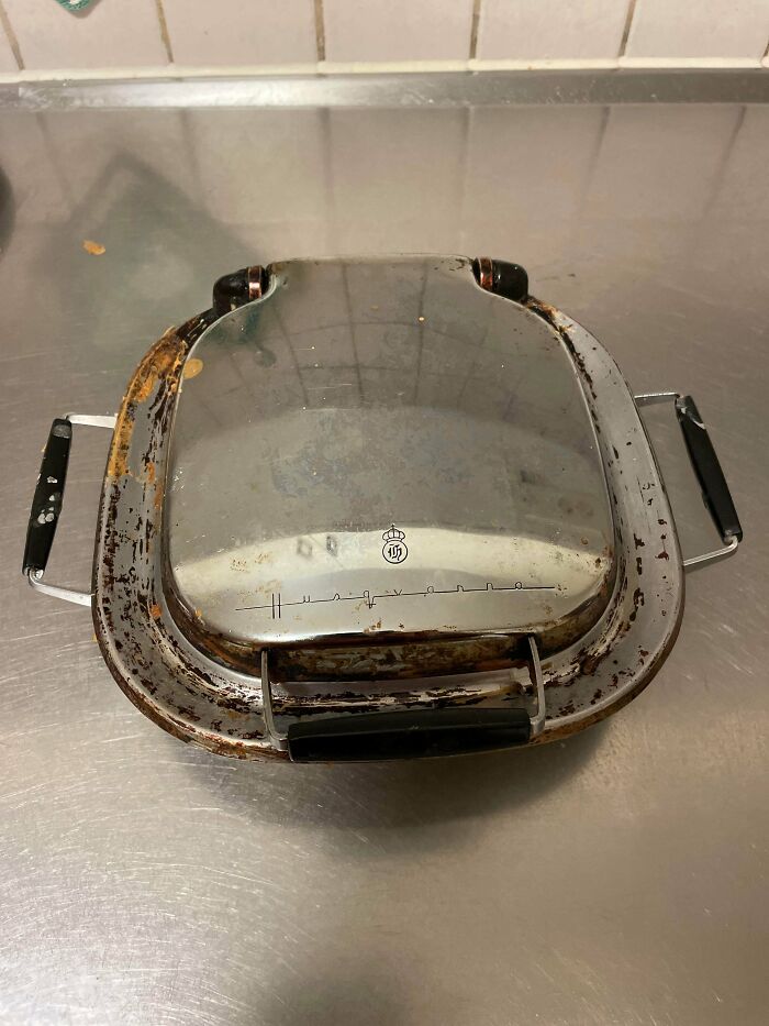 La plancha de gofres que mi madre compró cuando tenía 19 años. Ahora tiene 75 años y sigue sirviendo deliciosos gofres