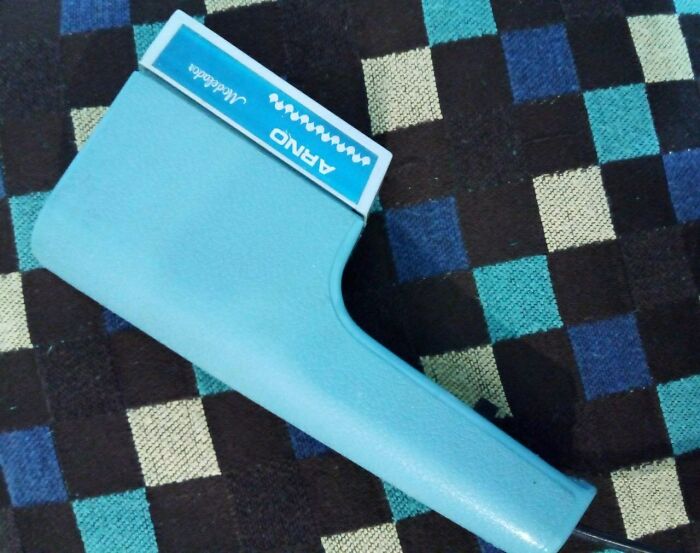 El secador de pelo de mi madre ha sido utilizado durante 42 años y dejó de funcionar por primera vez. Resulta que sólo era un cable defectuoso, así que lo sustituí y volvió a funcionar