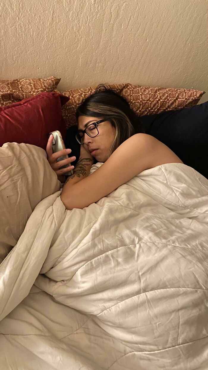 My Pregnant, Exhausted Wife Went To Bed Early. I Found Her Like This